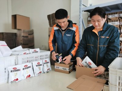 盱眙郵政 小料包大助攻，調(diào)出龍蝦產(chǎn)業(yè)好“味道”